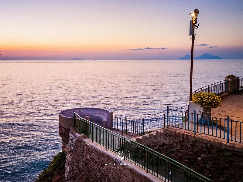 Rotonda sul mare Capo Skino