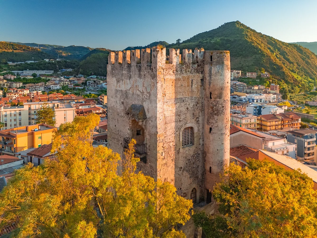 Castello di Brolo — Brolo · Ttattà Go